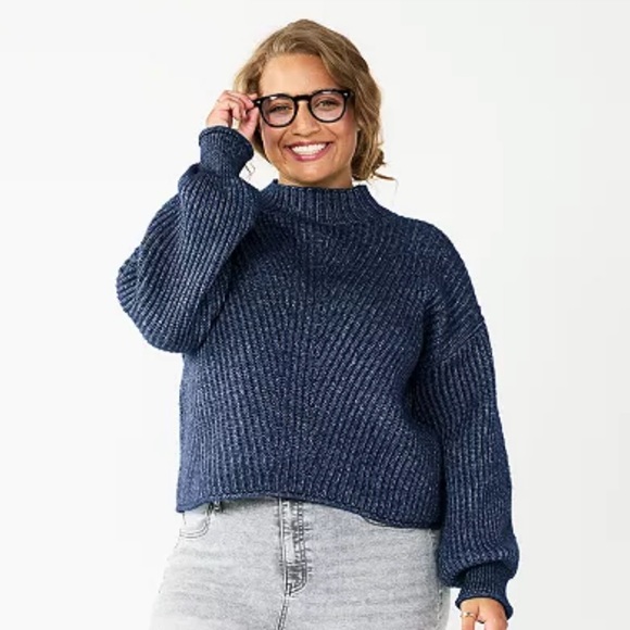 Gorgeous Mock Neck Pullover Sweater - Picture 5 of 5